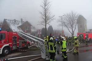 Wohnhausbrand fordert auch Schömberger Feuerwehr